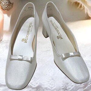 White Peau de Soie White Dyable Shoes with Satin Bow Size 8.5